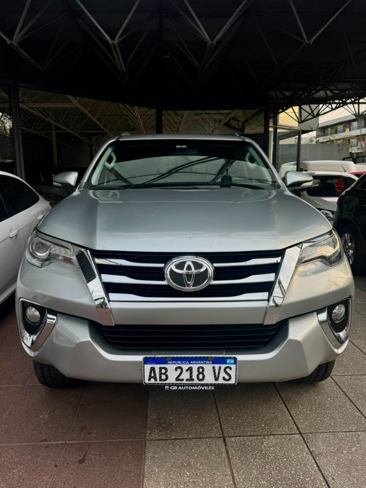 Toyota SW4 SRX 2.8 AT 7 ASIENTOS — foto 2